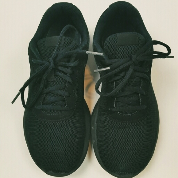 Nike Other - NIKE TANJUN CASUAL SHOES YOUTH size 5 Pre-owned